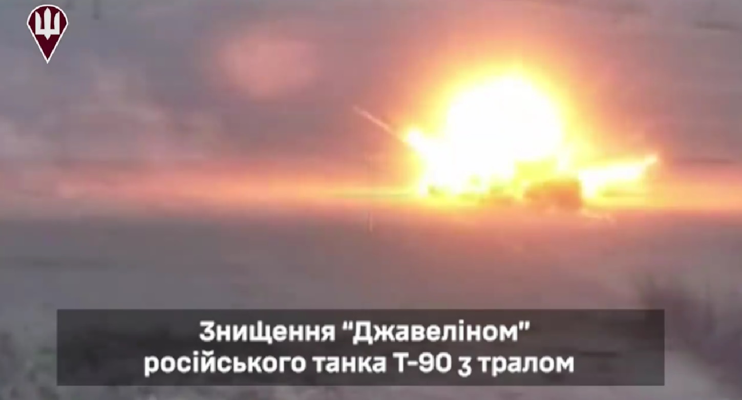 Миколаївські десантники знищили російський танк Т-90 з мінним тралом (ВІДЕО)