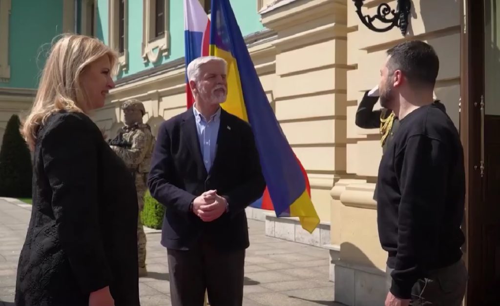 Президент України зустрівся з президентами Чеської Республіки і Словаччини (ВІДЕО) 1