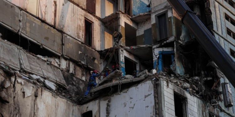 Умань: кількість жертв не змінилась, пошуково-рятувальна операція продовжується (ФОТО)