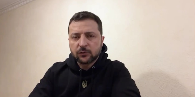 «Жоден із тих, хто допомагає терористам, працює на них, постачає або виробляє зброю для терору, не уникне відповідальності» – звернення Зеленського (ВІДЕО)