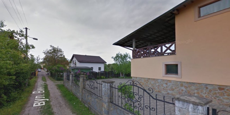 Тікають? УПЦ МП у Франківську за $105 тис. продає свою резиденцію – 2 поверхи, 5 кімнат, джакузі (ФОТО)