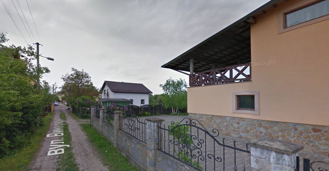 Тікають? УПЦ МП у Франківську за $105 тис. продає свою резиденцію – 2 поверхи, 5 кімнат, джакузі (ФОТО)