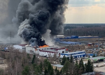 У Підмосков’ї горить великий склад із запчастинами, перед пожежею чули вибух (ФОТО, ВІДЕО)