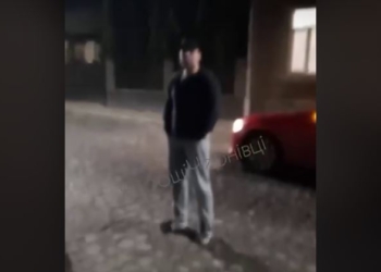 Церковника, якого СБУ застукала з оголеним хористом, побили в Чернівцях (ВІДЕО)