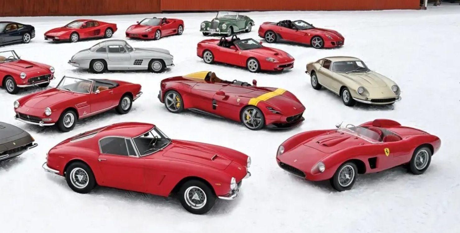 Унікальну колекцію раритетних авто виставлять на продаж – там 12 спорткарів Ferrari та 2 авто Mercedes-Benz (ФОТО)