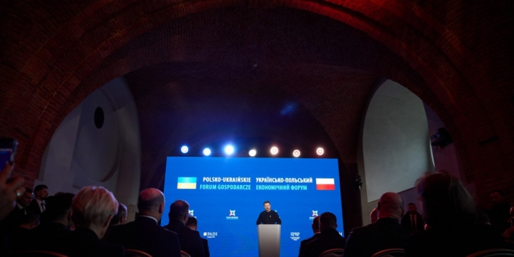 Україна й Польща здатні наповнити новим змістом простір між Балтійським і Чорним морями, – Зеленський і Дуда на економічному форумі