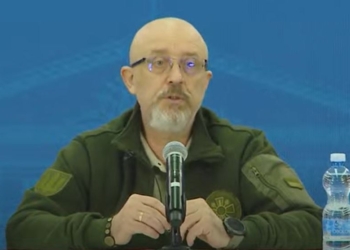 Зеленський доручив Залужному порослих мохом військкомів з тилу відправляти на фронт, – Резніков (ВІДЕО)