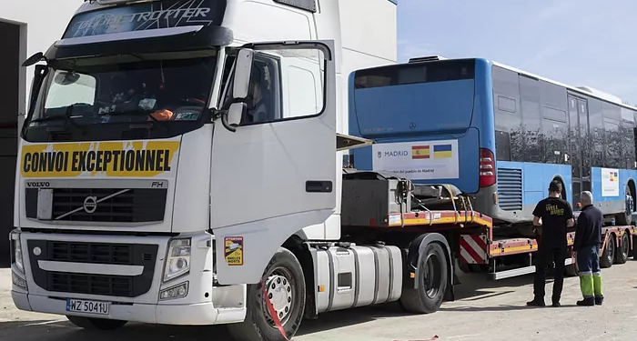 Замість вкрадених росіянами. Мадрид передав Херсону 32 пасажирських автобуси (ФОТО)