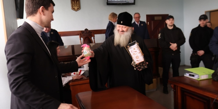 Митрополита Павла залишили під домашнім арештом – він роздавав суддям і прокурорам паски і яйця (ФОТО)