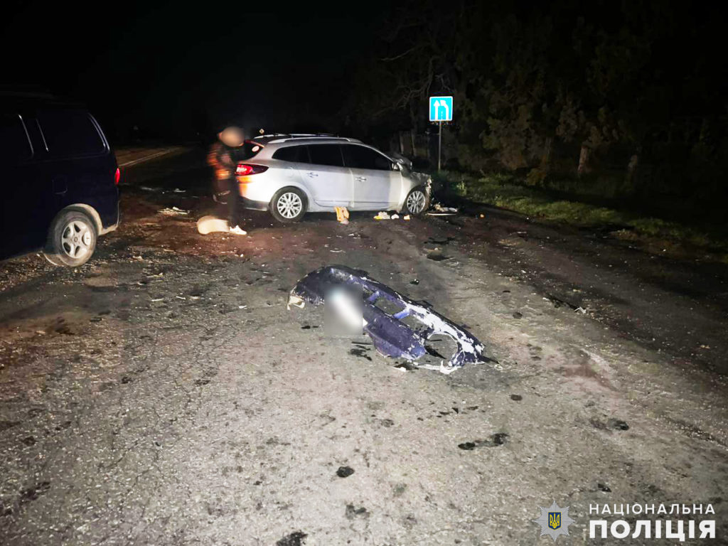 На Миколаївщині в ДТП за участі поліцейського зазнали травмувань п’ятеро осіб, у тому числі двоє дітей 4