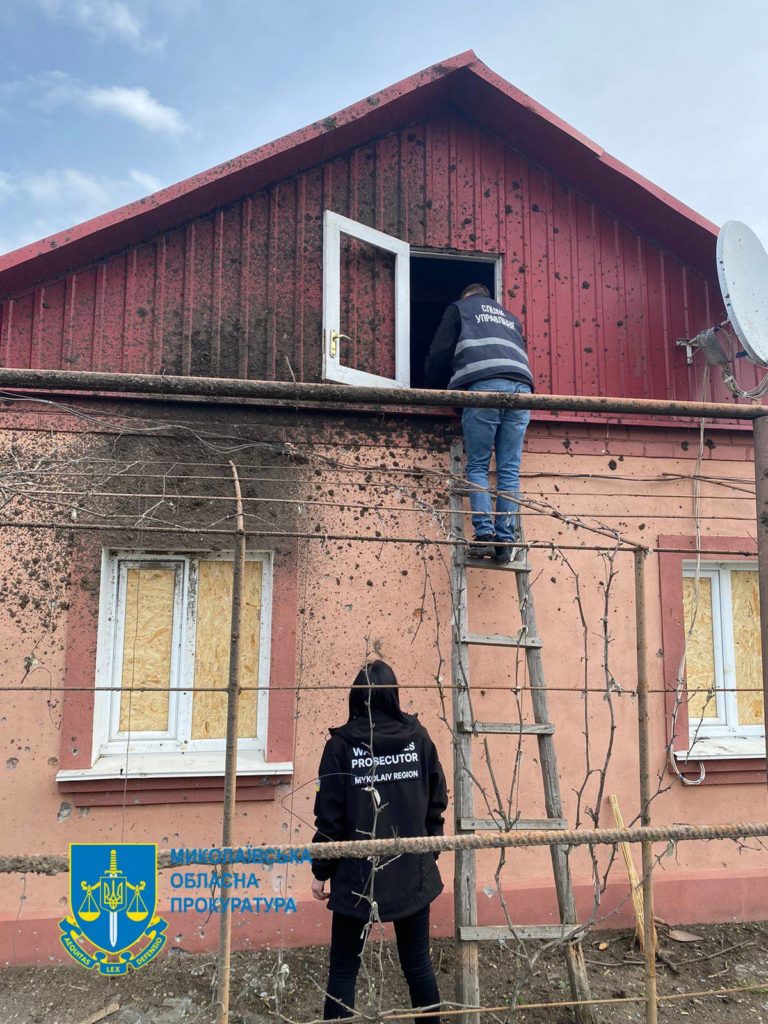 Миколаївська обласна прокуратура показала наслідки чергового масованого обстрілу росіянами Очакова (ФОТО) 4