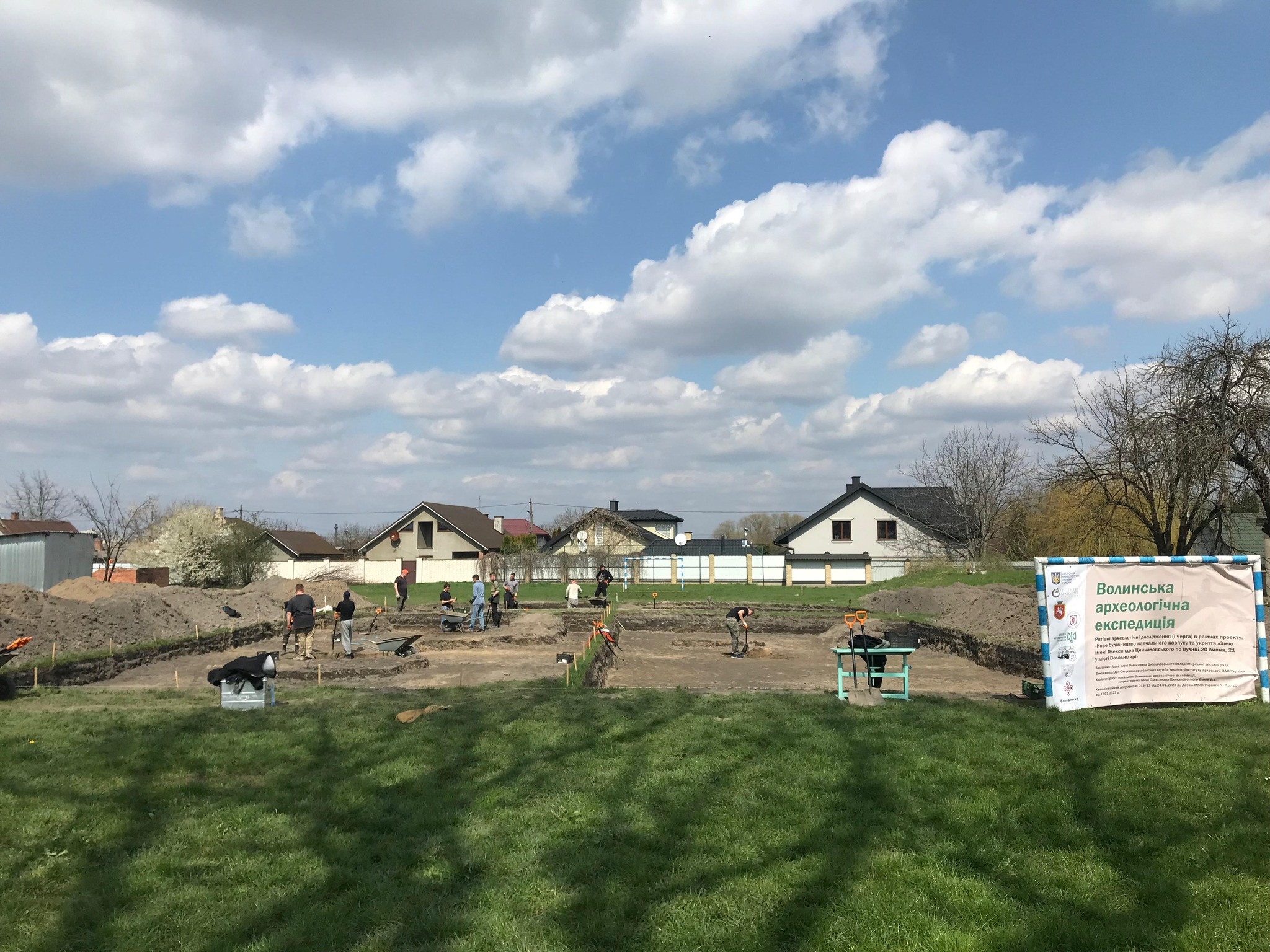 На Волині археологи знайшли елемент давньоруської кераміки з тавром тризуба (ФОТО)