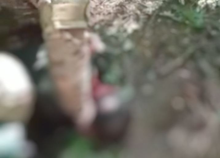 Росіяни опублікували відео, як відрізають голову українському полоненому. Живому 1