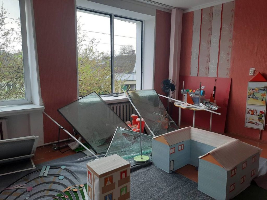 Ракетна атака по Миколаєву: пошкоджено 38 житлових будинків, адміністрація району, навчальні заклади (ФОТО) 5