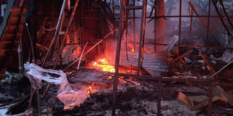 Внаслідок російських обстрілів в Очакові спалахнули дві пожежі – їх оперативно загасили рятувальники (ФОТО)