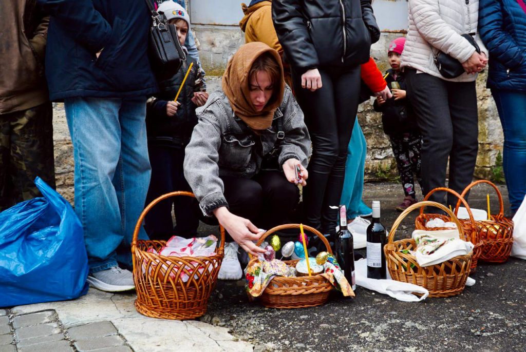 В Миколаєві містяни святкують Великдень (ФОТО) 6