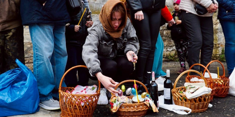 В Миколаєві містяни святкують Великдень (ФОТО)