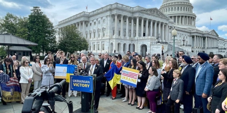 На Капітолійському пагорбі представлений проєкт резолюції про перемогу України (ФОТО)
