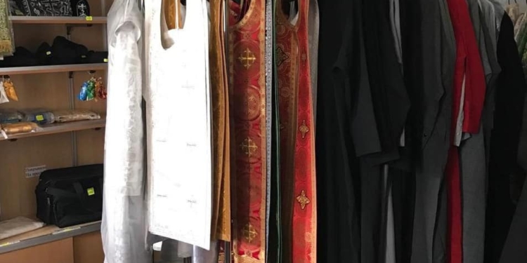 В Лаврі знайшли корпус з гардеробом Паші-мерседеса – від “почетного поставщика Кремля” (ФОТО)