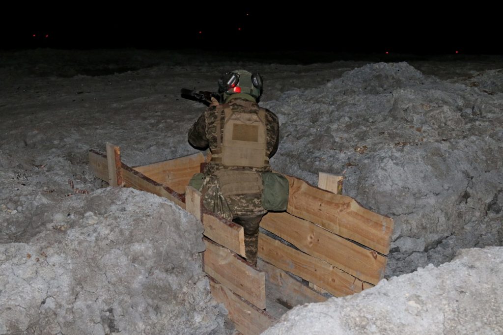 Щоб краще відбивати атаки ворога: миколаївські десантники показали свої нічні тренування (ФОТО) 7