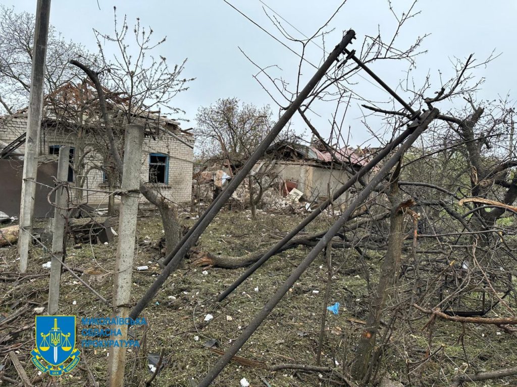 Внаслідок російської ракетної атаки Миколаєва поранено двоє дітей – в прокуратурі показали руйнування і залишки ракет (ФОТО) 9