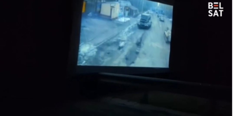 На кордоні з Білоруссю українці встановили проектор і показують війну (ВІДЕО)