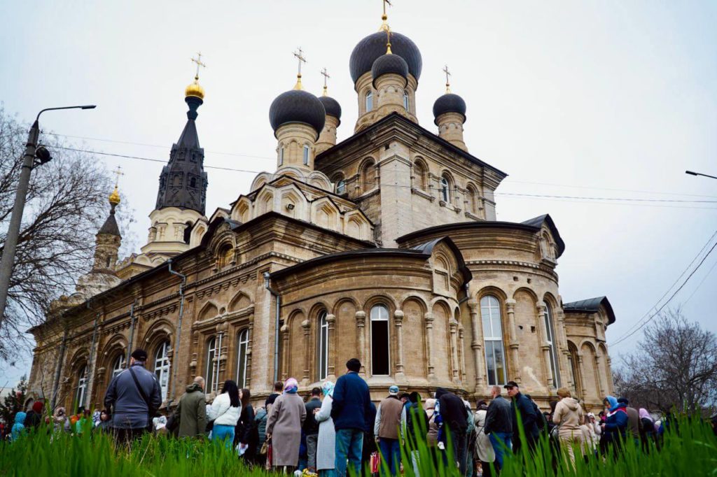 В Миколаєві містяни святкують Великдень (ФОТО) 14