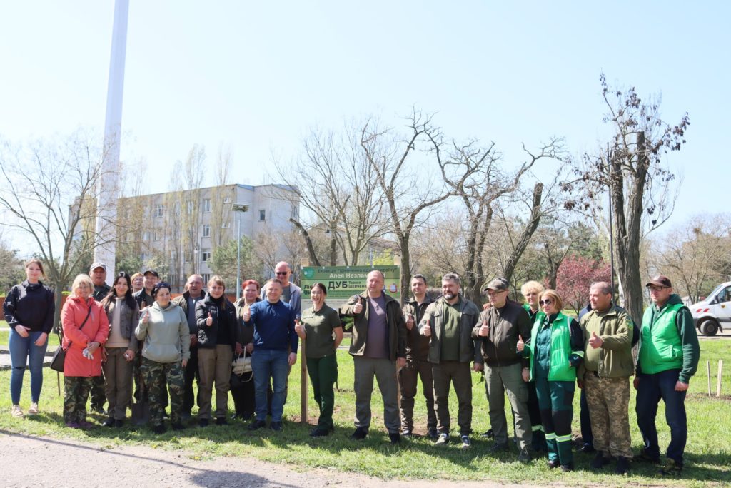 У Миколаєві висадили 30 саджанців дуба Шевченка (ФОТО) 13