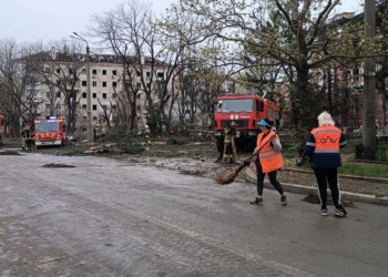 Внаслідок російської ракетної атаки Миколаєва поранено двоє дітей – в прокуратурі показали руйнування і залишки ракет (ФОТО)