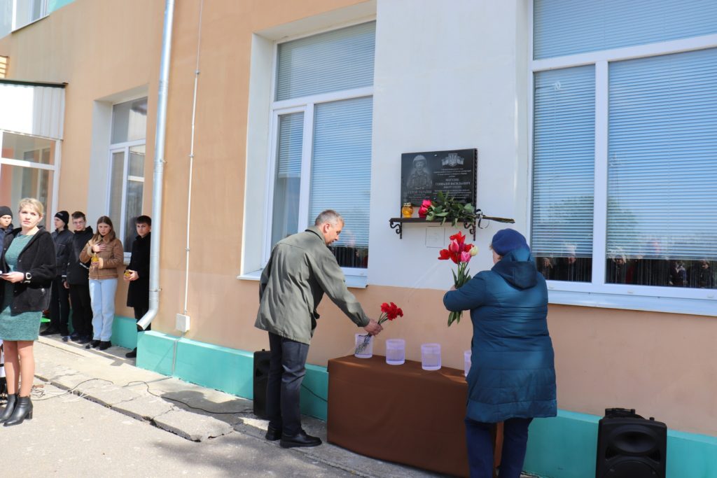 В рідному селі на Миколаївщині відкрили меморіальну дошку миколаївському льотчику, який героїчно загинув на Київщині в перші дні російського вторгнення (ФОТО) 13