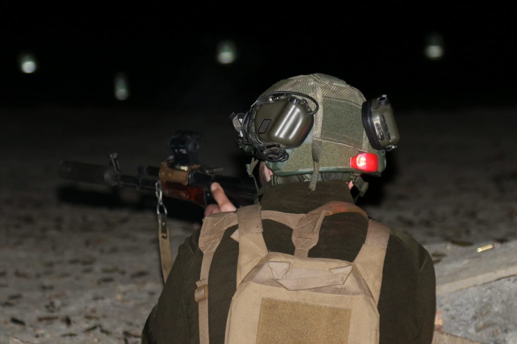 Щоб краще відбивати атаки ворога: миколаївські десантники показали свої нічні тренування (ФОТО) 13