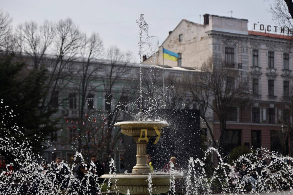 В Одесі запустили міські фонтани (ФОТО, ВІДЕО) 16