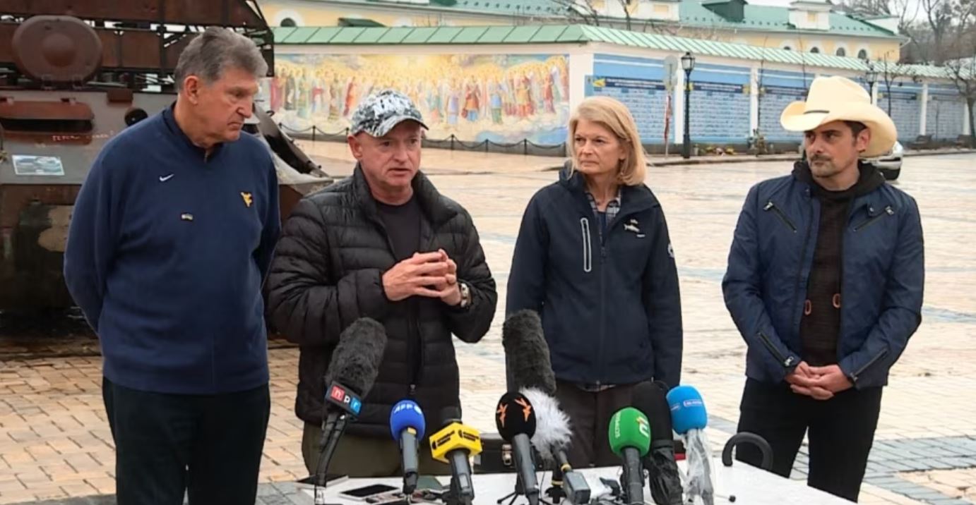 Вся допомога варта кожного витраченого пенні. Сенатори перевірили прозорість використання озброєння та коштів від США (ФОТО, ВІДЕО)