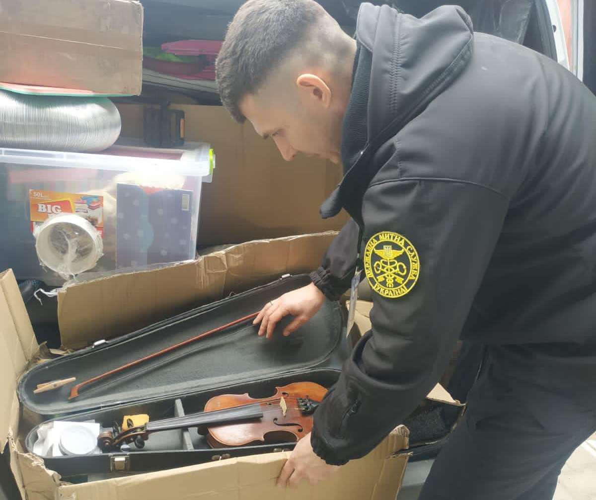 Скрипку Страдіварі намагались вивезти в Болгарію через Одеську митницю (ФОТО)