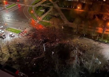 В Бєлгороді після вибуху утворилась велика воронка, а машину занесло на дах магазину (ФОТО, ВІДЕО)