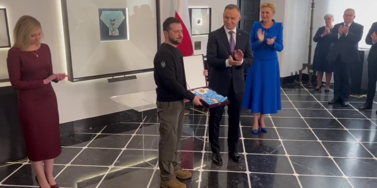 Дуда вручив Зеленському найвищу відзнаку Польщі – орден Білого Орла (ВІДЕО)