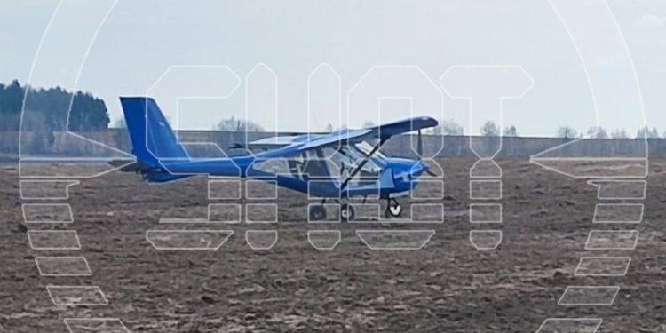 Росканали пишуть, що український легкомоторний літак був збитий, і що пілот озброєний (ФОТО)