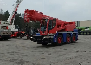 Німеччина передала Україні три сучасних автокрани (ВІДЕО)