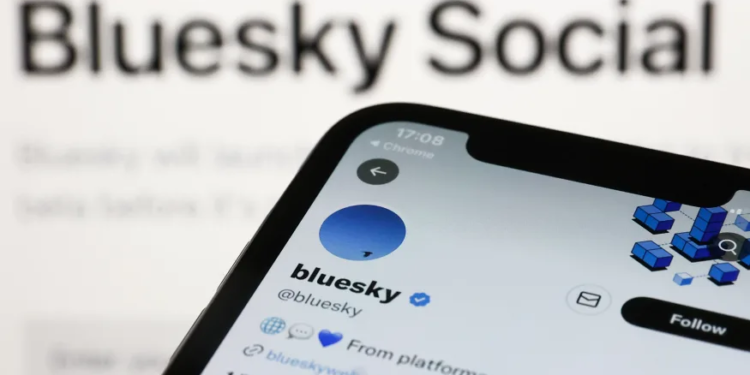 Всіх не купиш. Засновник Twitter випустив клон соцмережі