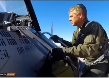Найвідоміший пілот ВПС США заявив, що готовий захищати Україну (ВІДЕО)