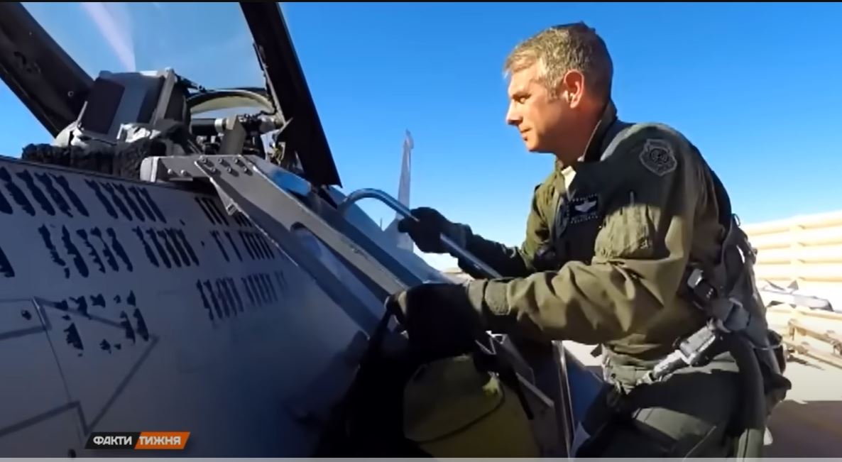 Найвідоміший пілот ВПС США заявив, що готовий захищати Україну (ВІДЕО)