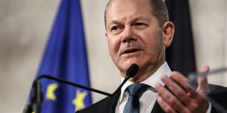 Шольц запросив прем’єра Лі Цяна в Берлін на тлі ускладнень стосунків Європи і Китаю