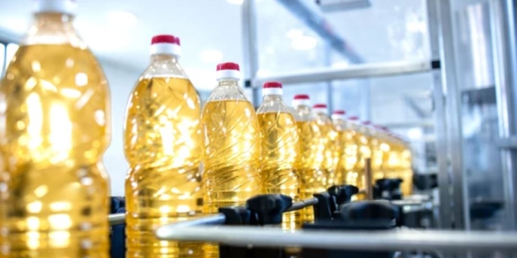 Польща домоглася від ЄС заборони імпорту олії з України і обіцяє продовжити блокаду