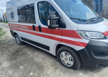 У Бериславі росіяни прицільно обстріляли “швидку” – 8 поранених