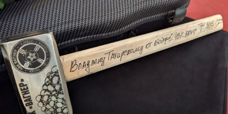 Натякає? В Москві ховали Татарського, Пригожин приніс кувалду (ФОТО, ВІДЕО)