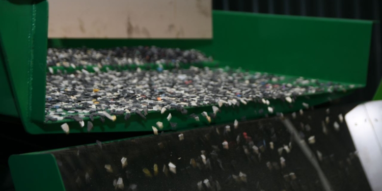 В України налагоджують сортування сміття інфрачервоними променями – обладнання українського виробництва (ФОТО)