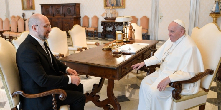 Шмигаль у Ватикані зустрівся з Папою Римським (ФОТО)