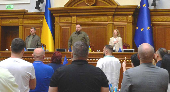 “Ні влади, ні опозиції”. Чи заслужила Верховна Рада “маємо те, що маємо”, і чи загрожує Україні парламентський бунт