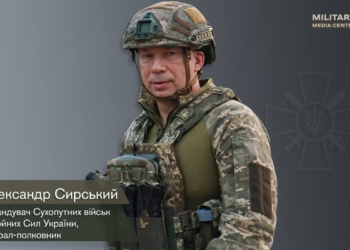 Росіяни перейшли до тактики випаленої землі, знищують все авіацією і артилерією, – Сирський знову в Бахмуті (ФОТО)
