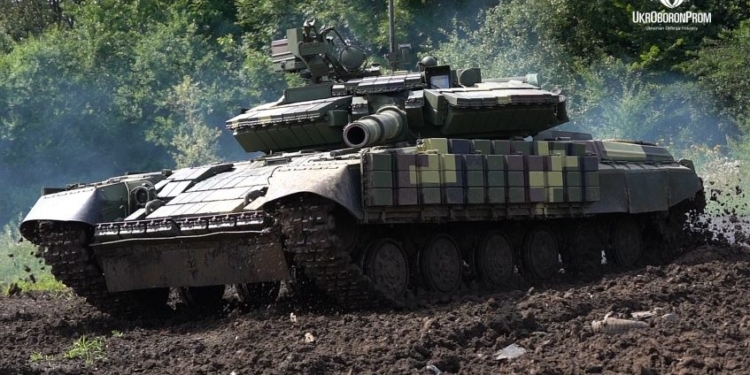 У Польщі відкрився технологічний центр з ремонту танків Т-64 для України